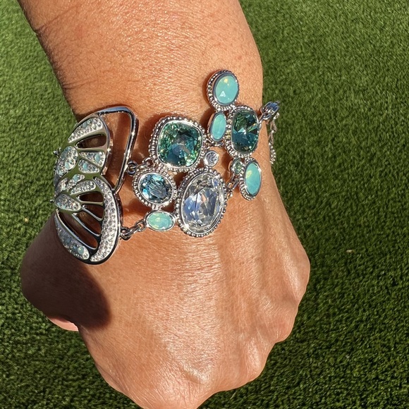 Swarovski Silver Nova Bracelet and Earrings - Picture 5 of 10